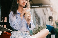 The Art of Blending Classic and Modern Styles in Everyday Outfits